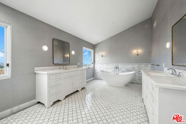 1675 Woods Drive, Los Angeles, CA 90069