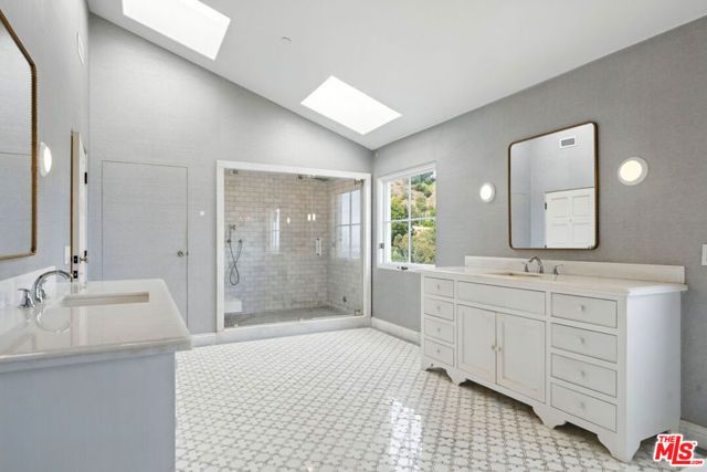 1675 Woods Drive, Los Angeles, CA 90069