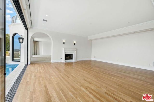 1675 Woods Drive, Los Angeles, CA 90069