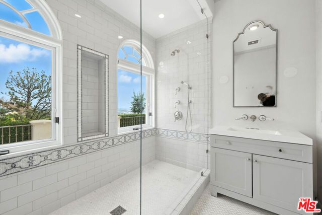 1675 Woods Drive, Los Angeles, CA 90069