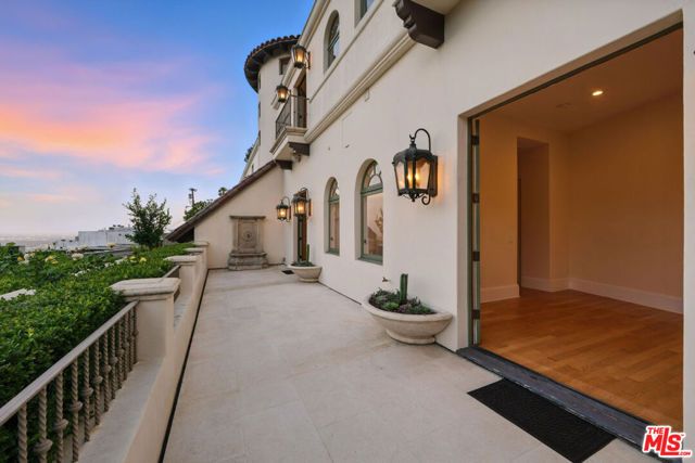 1675 Woods Drive, Los Angeles, CA 90069