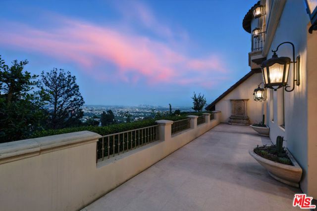 1675 Woods Drive, Los Angeles, CA 90069