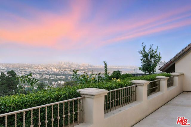 1675 Woods Drive, Los Angeles, CA 90069