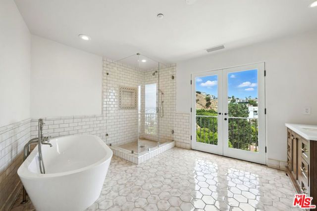 1675 Woods Drive, Los Angeles, CA 90069