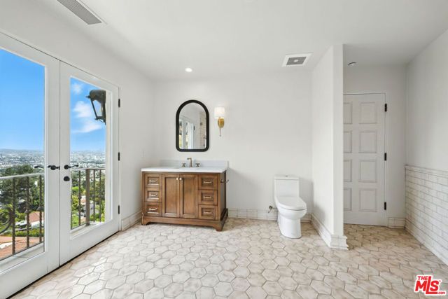 1675 Woods Drive, Los Angeles, CA 90069