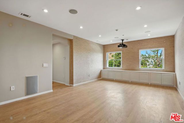 1675 Woods Drive, Los Angeles, CA 90069