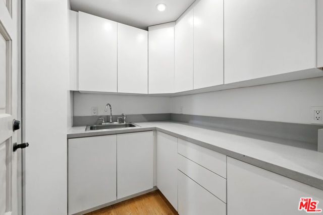 1675 Woods Drive, Los Angeles, CA 90069