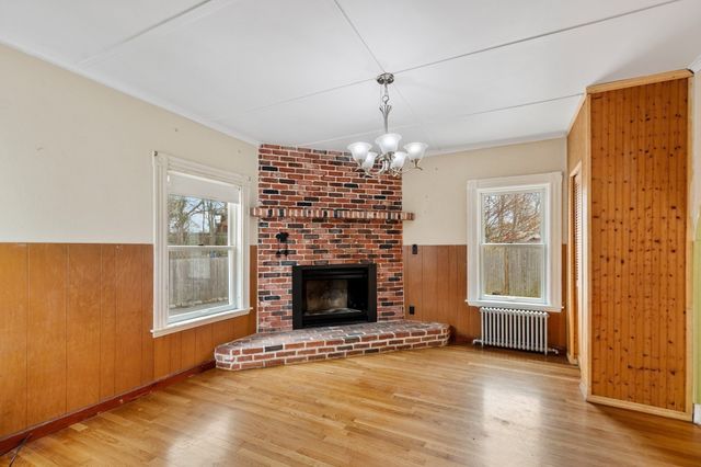 105 Centennial Ave, Gloucester, MA 01930