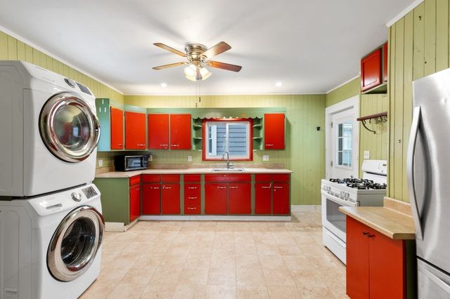 105 Centennial Ave, Gloucester, MA 01930