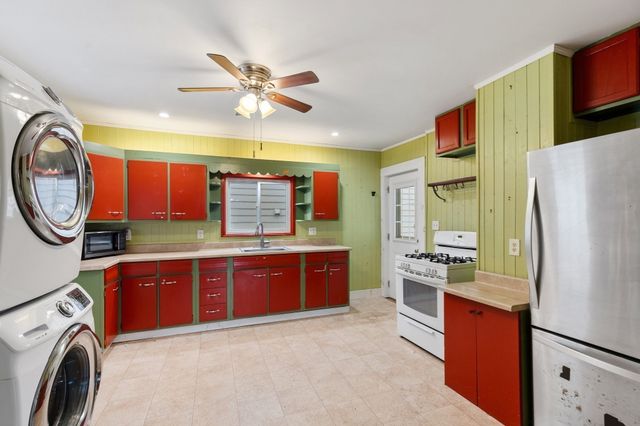 105 Centennial Ave, Gloucester, MA 01930