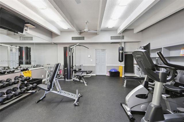 3101 N Country Club Dr 102, Aventura, FL 33180