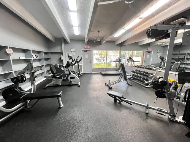 3101 N Country Club Dr 102, Aventura, FL 33180