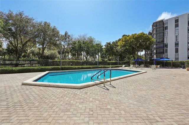 3101 N Country Club Dr 102, Aventura, FL 33180