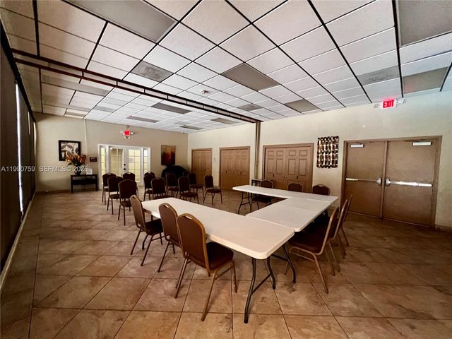 3101 N Country Club Dr 102, Aventura, FL 33180