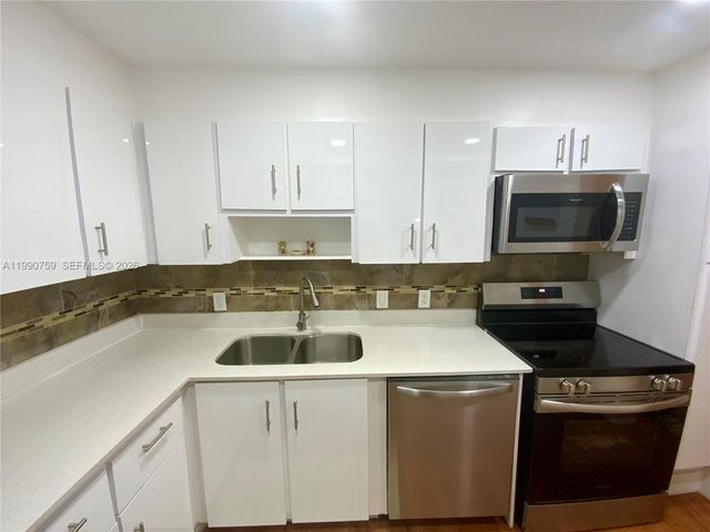 3101 N Country Club Dr 102, Aventura, FL 33180