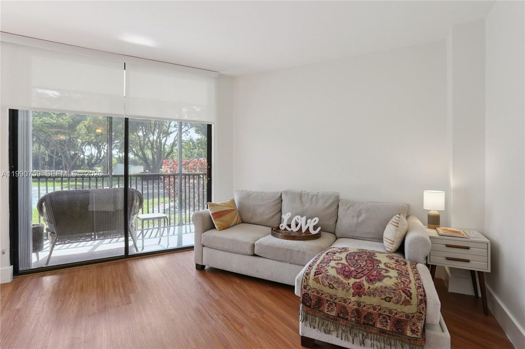 Image 1 of property listing at 3101 N Country Club Dr 102, Aventura, FL 33180