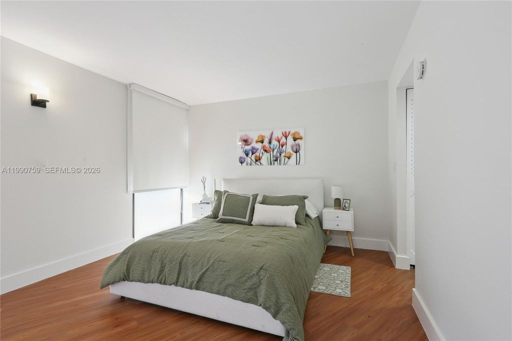 Image 12 of property listing at 3101 N Country Club Dr 102, Aventura, FL 33180