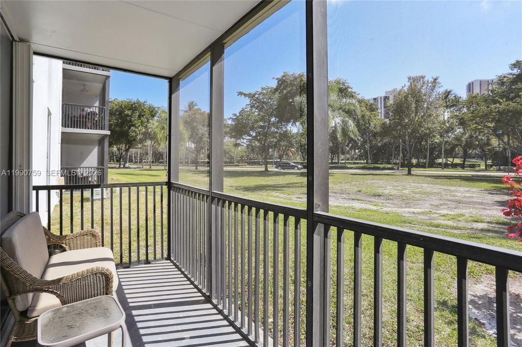 Image 18 of property listing at 3101 N Country Club Dr 102, Aventura, FL 33180