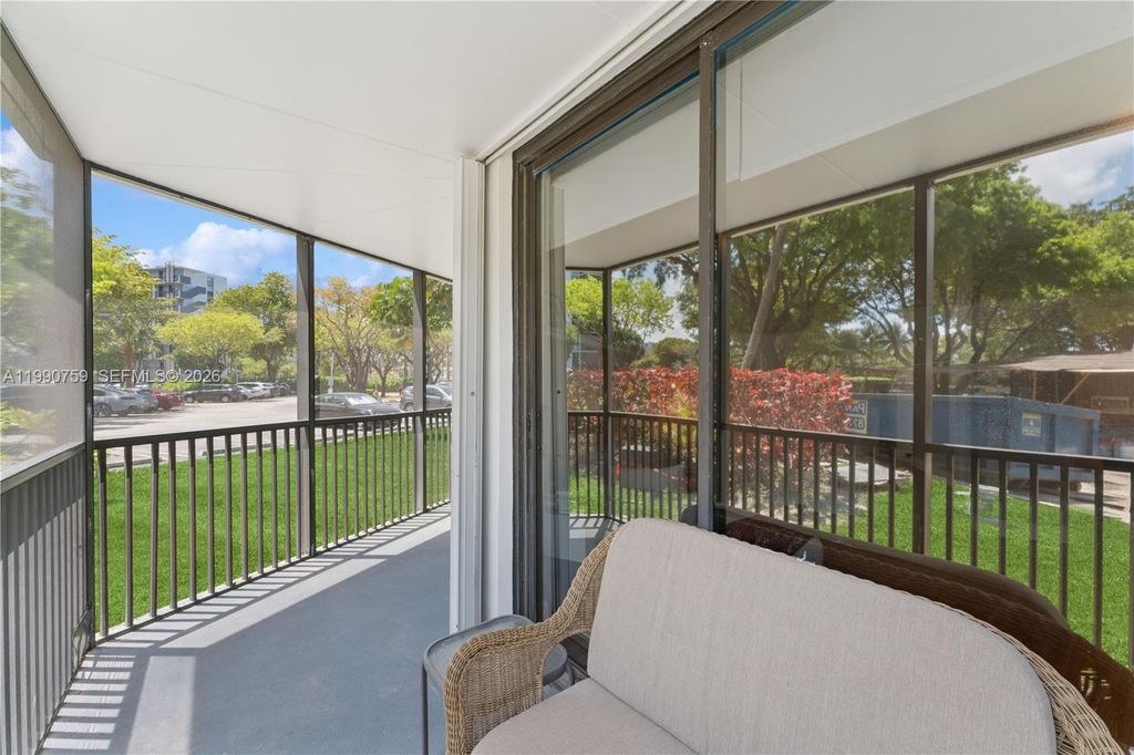 Image 20 of property listing at 3101 N Country Club Dr 102, Aventura, FL 33180