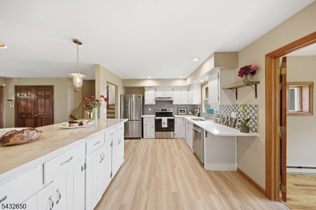 3 Lew May Dr, Andover Twp., NJ 07860
