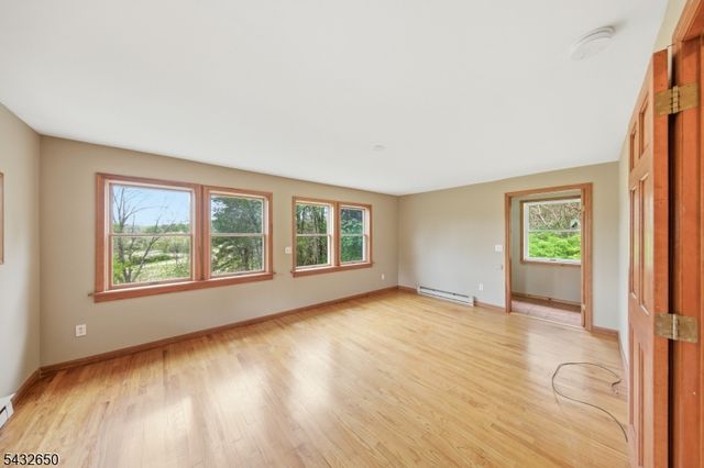 3 Lew May Dr, Andover Twp., NJ 07860