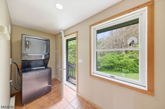 3 Lew May Dr, Andover Twp., NJ 07860