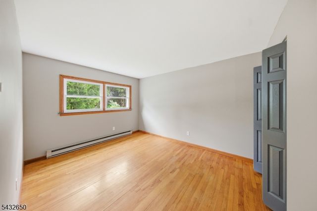 3 Lew May Dr, Andover Twp., NJ 07860