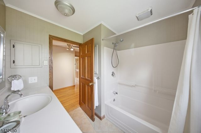 3 Lew May Dr, Andover Twp., NJ 07860