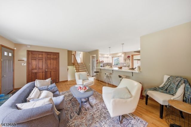 3 Lew May Dr, Andover Twp., NJ 07860