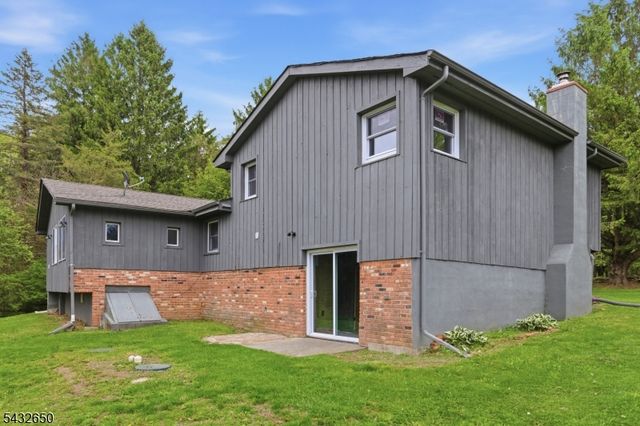 3 Lew May Dr, Andover Twp., NJ 07860