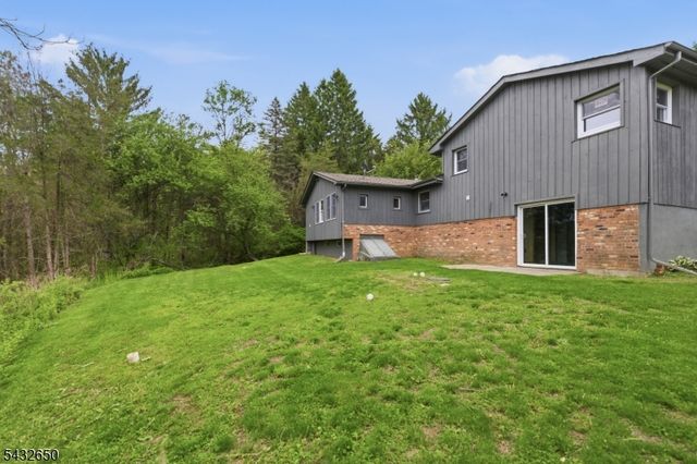 3 Lew May Dr, Andover Twp., NJ 07860