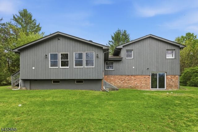3 Lew May Dr, Andover Twp., NJ 07860