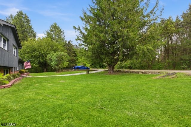 3 Lew May Dr, Andover Twp., NJ 07860