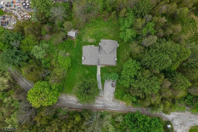 3 Lew May Dr, Andover Twp., NJ 07860