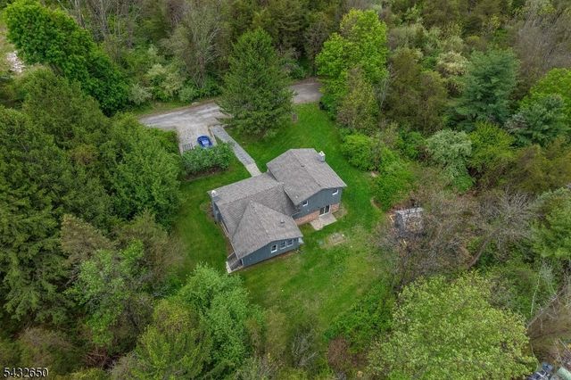 3 Lew May Dr, Andover Twp., NJ 07860