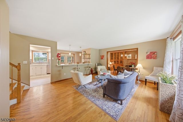 3 Lew May Dr, Andover Twp., NJ 07860