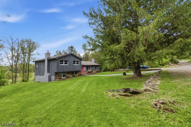 3 Lew May Dr, Andover Twp., NJ 07860