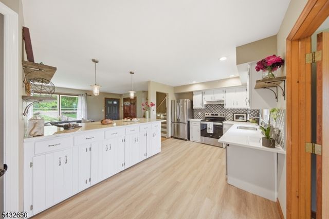 3 Lew May Dr, Andover Twp., NJ 07860