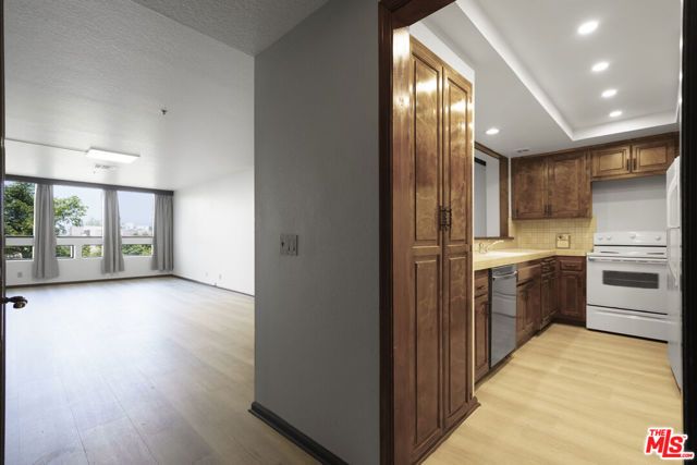 880 W 1st Street 306, Los Angeles, CA 90012