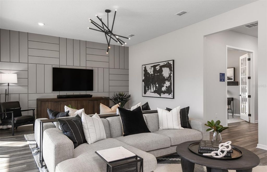 Image 7 of property listing at 5157 EVERLONG DRIVE, Apollo Beach, FL 33572