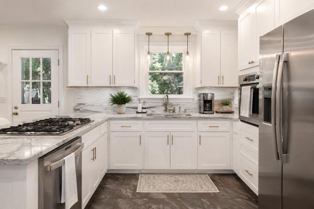 18 Carson Drive, Charleston, SC 29407