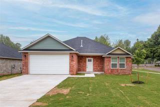 204 E Abbot Lane, Mustang, OK 73064