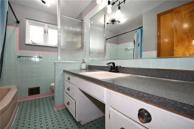 5005 Brownsville Rd, Whitehall, PA 15236