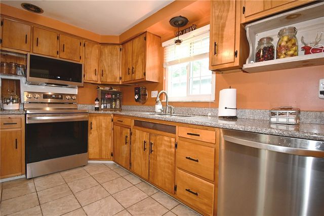 5005 Brownsville Rd, Whitehall, PA 15236