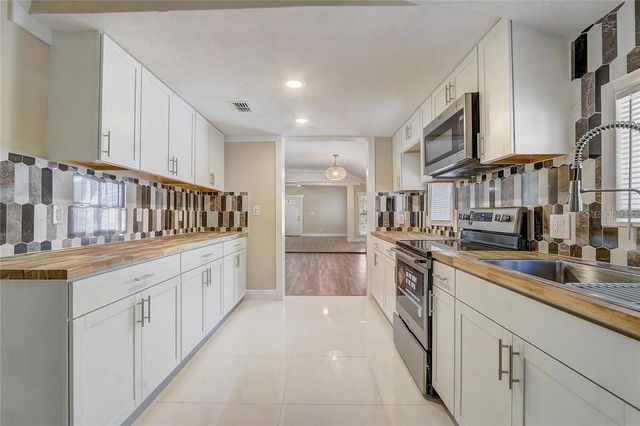 246 N OAK AVENUE, Orange City, FL 32763