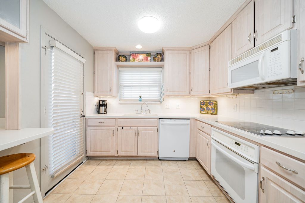 5335 Bent Tree Forest Drive 170, Dallas, TX 75248