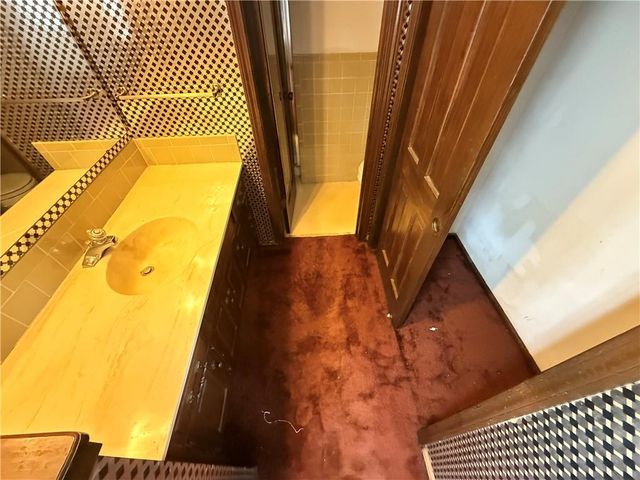 7026 Lakeshore Drive, Raytown, MO 64133