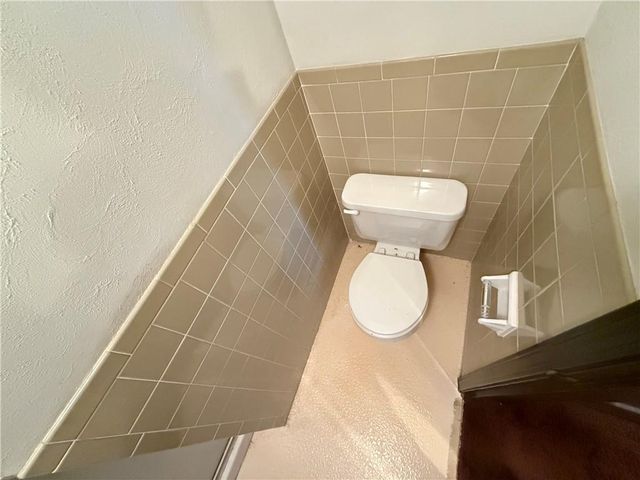 7026 Lakeshore Drive, Raytown, MO 64133