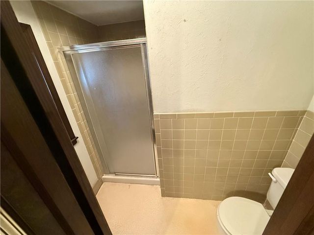 7026 Lakeshore Drive, Raytown, MO 64133