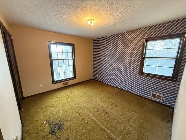 7026 Lakeshore Drive, Raytown, MO 64133